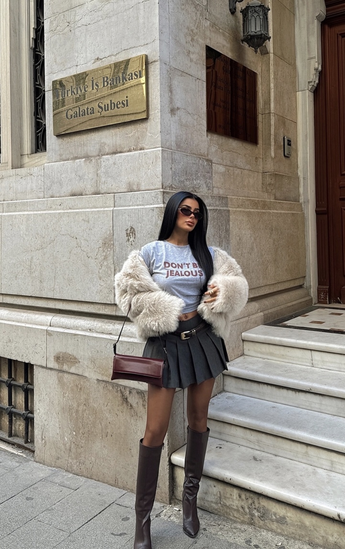 Кремаво палто