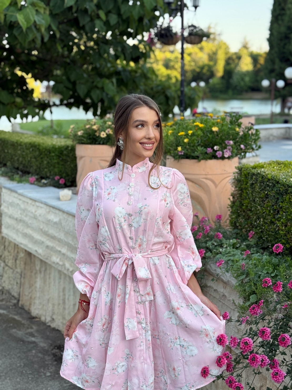 Флорална рокля в розово
