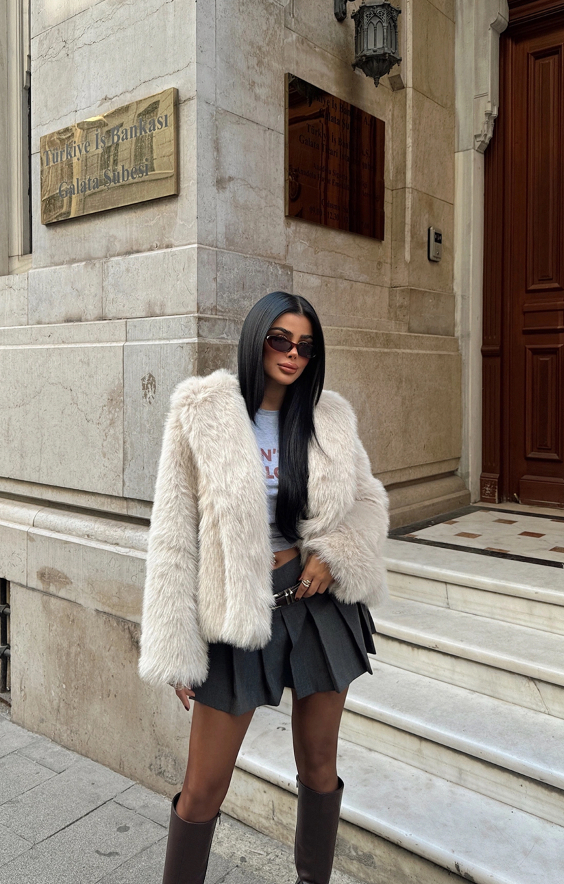 Кремаво палто