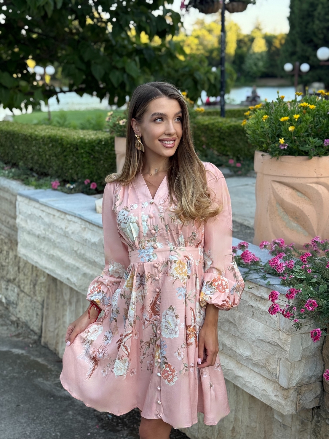 Флорална рокля