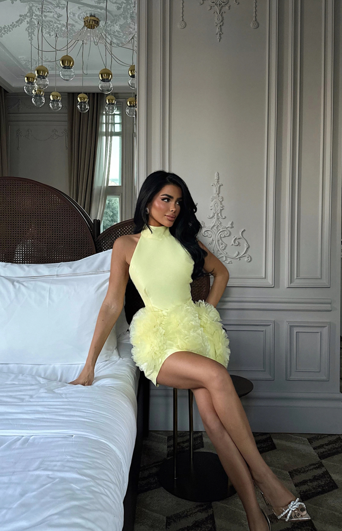 Жълта рокля с цветя