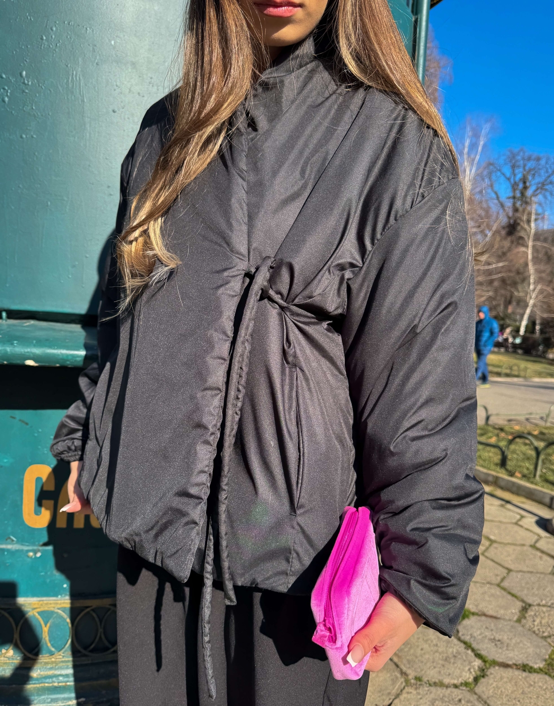 Преходно яке в черно