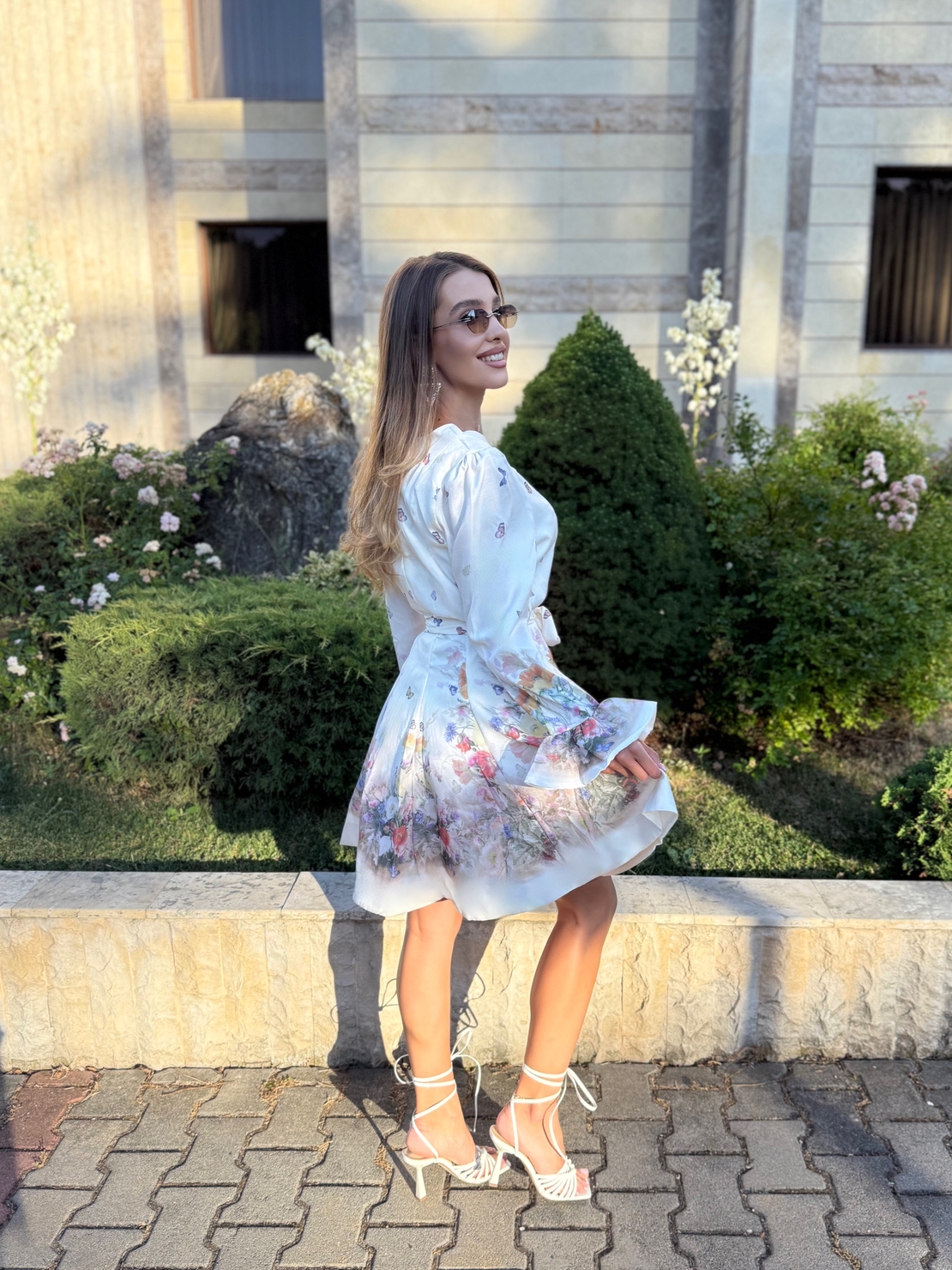 Флорална рокля с колан