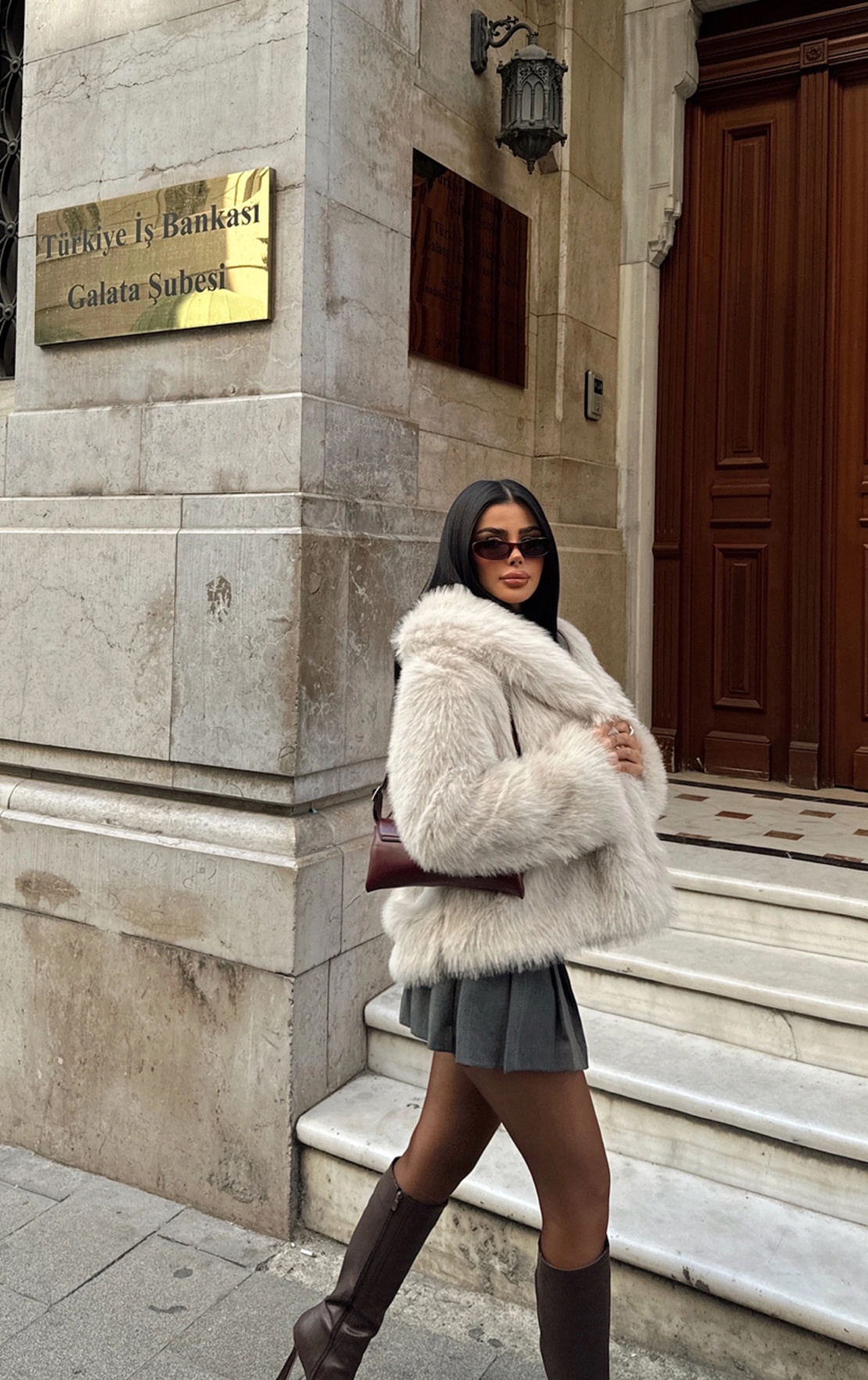 Кремаво палто