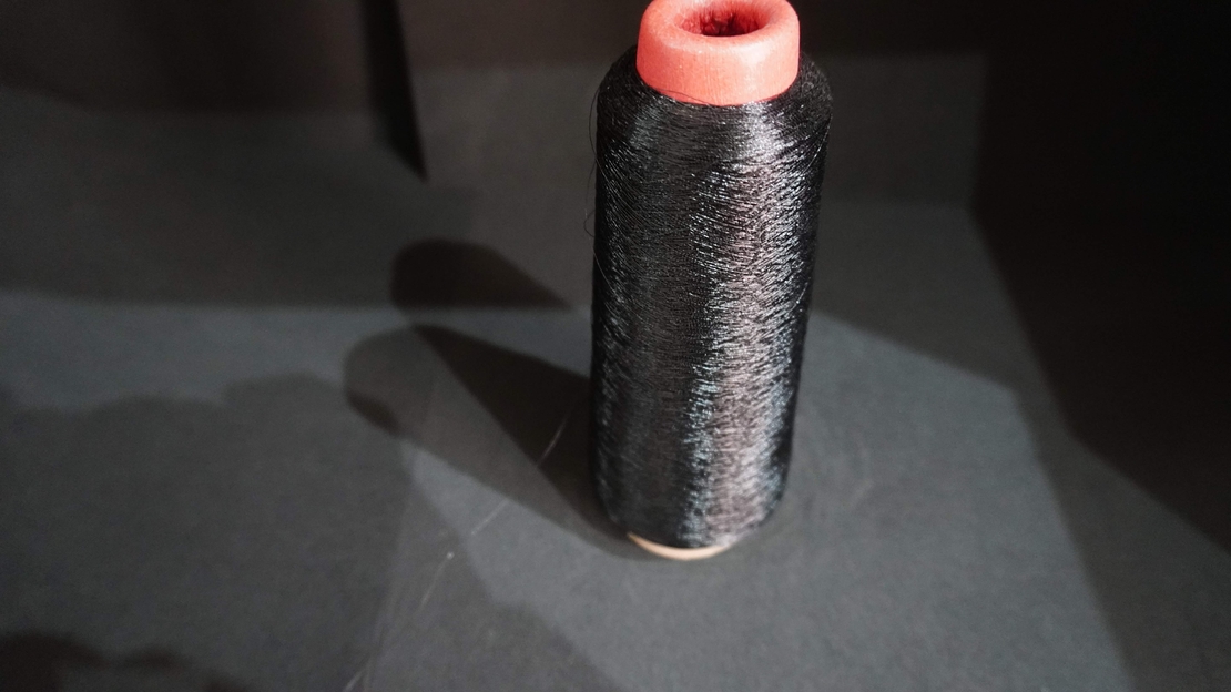 Метализиран конец Черен