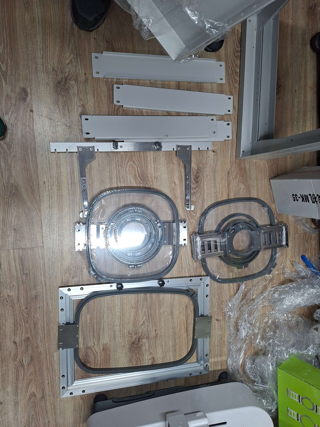 НОВ МОДЕЛ Бродировъчна машина Едноглава 400 х 280 мм.