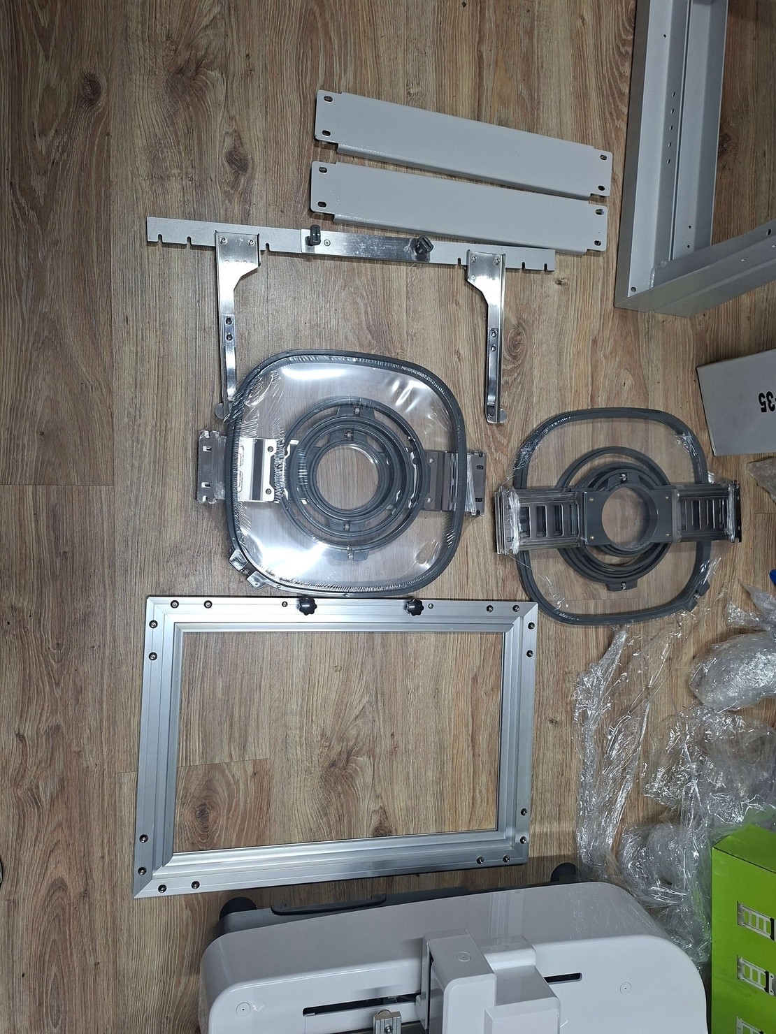 НОВ МОДЕЛ Бродировъчна машина Едноглава 400 х 280 мм.