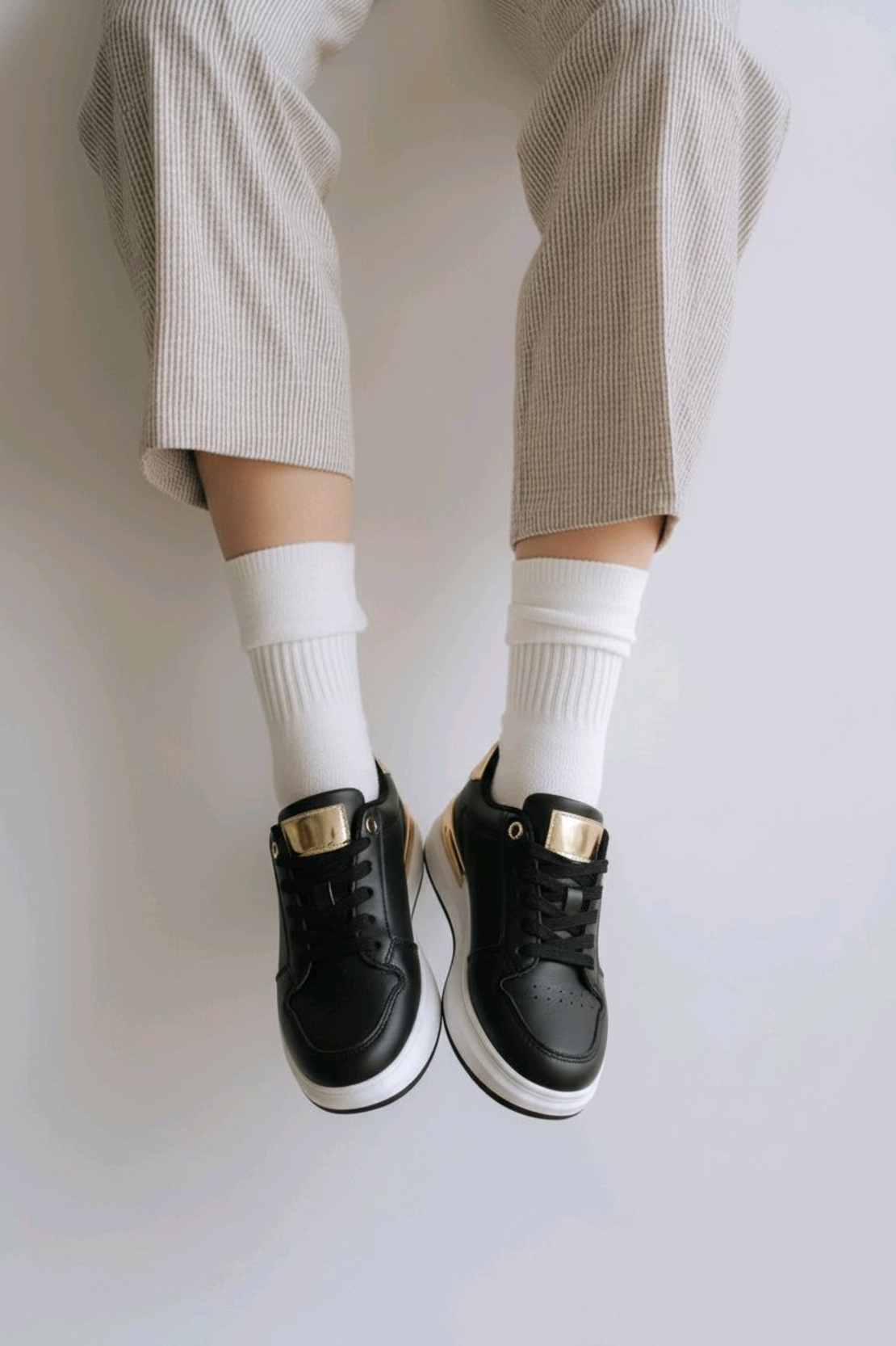 Спортно- елегантни обувки