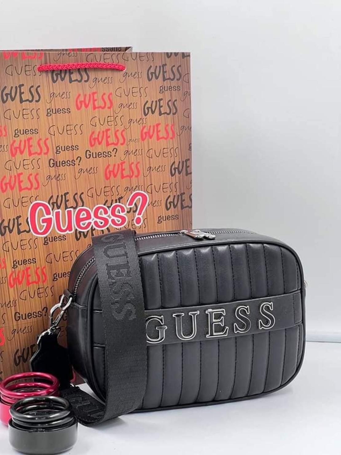 Дамска чанта Guess