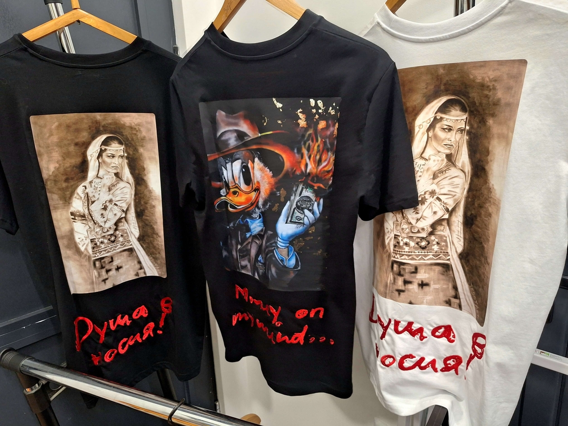 Тениска MONEY ON MY MIND(черно)