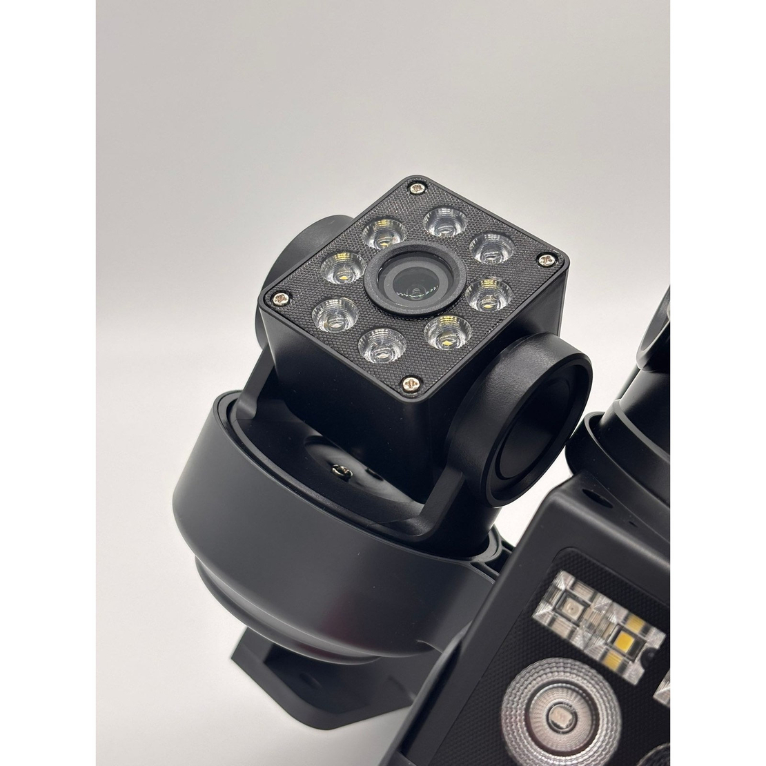 НЕМСКА Соларна Охранителна Камера Sunvision 16 MP 28-73 + ЛЕД ФЕНЕР