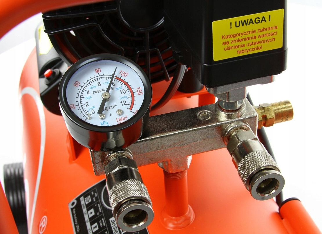 НЕМСКИ КОМПРЕСОР ЗА ВЪЗДУХ МОНОФАЗЕН БЕЗМАСЛЕН БУТАЛЕН 24 ЛИТРА BJC + ЛЕД ФЕНЕР