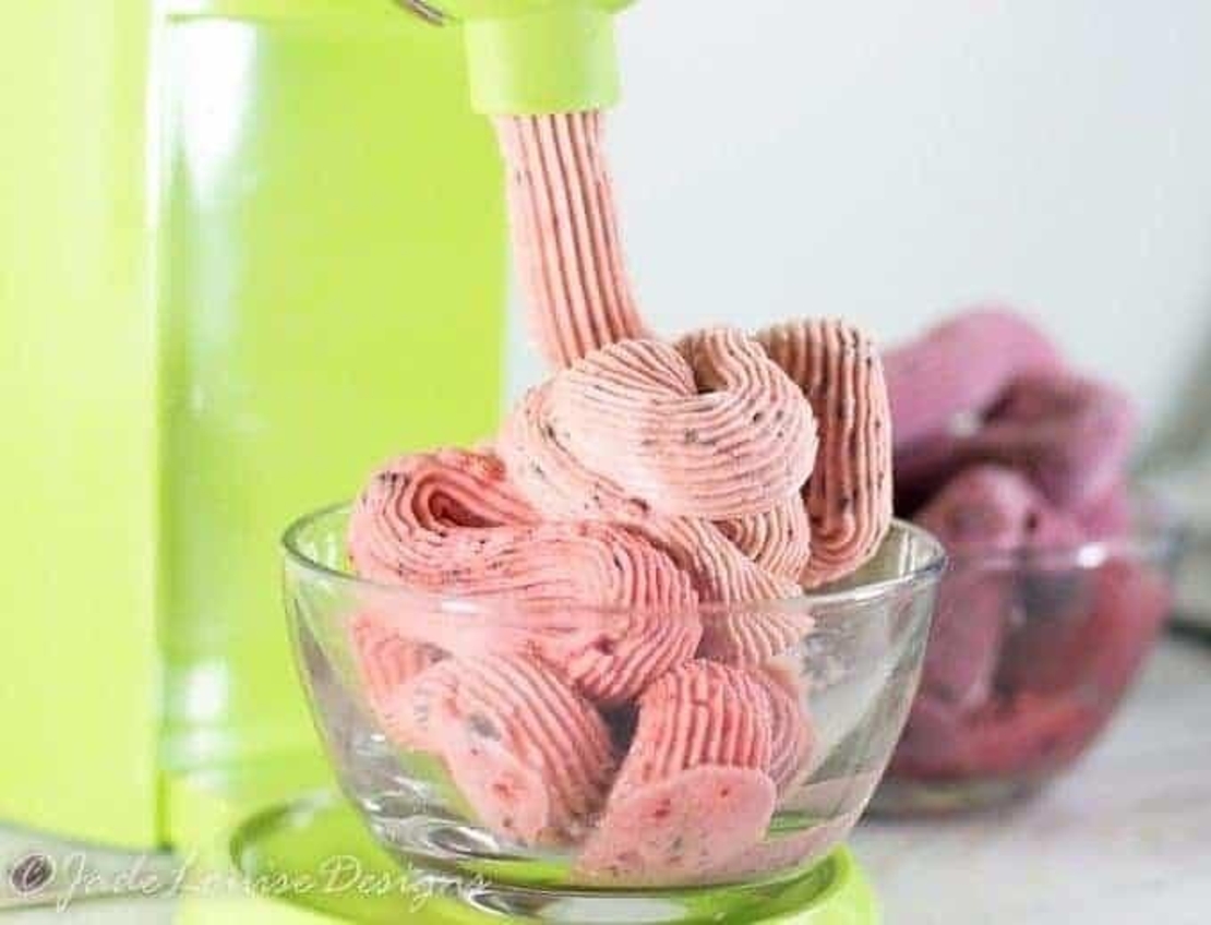 НЕМСКИ Машина За здравословен домашен сладолед Swirlio, Червен + ЛЕД ФЕНЕР