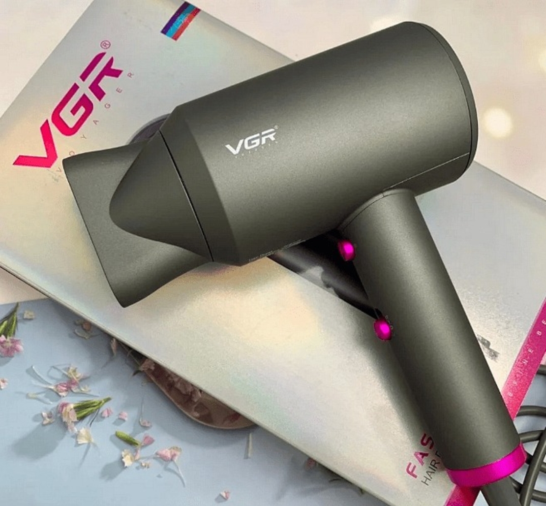 НЕМСКИ Професионален сешоар VGR V-400, 2 степени на температура, 2 степени на скорост, Сгъваем корпус + ЛЕД ФЕНЕР