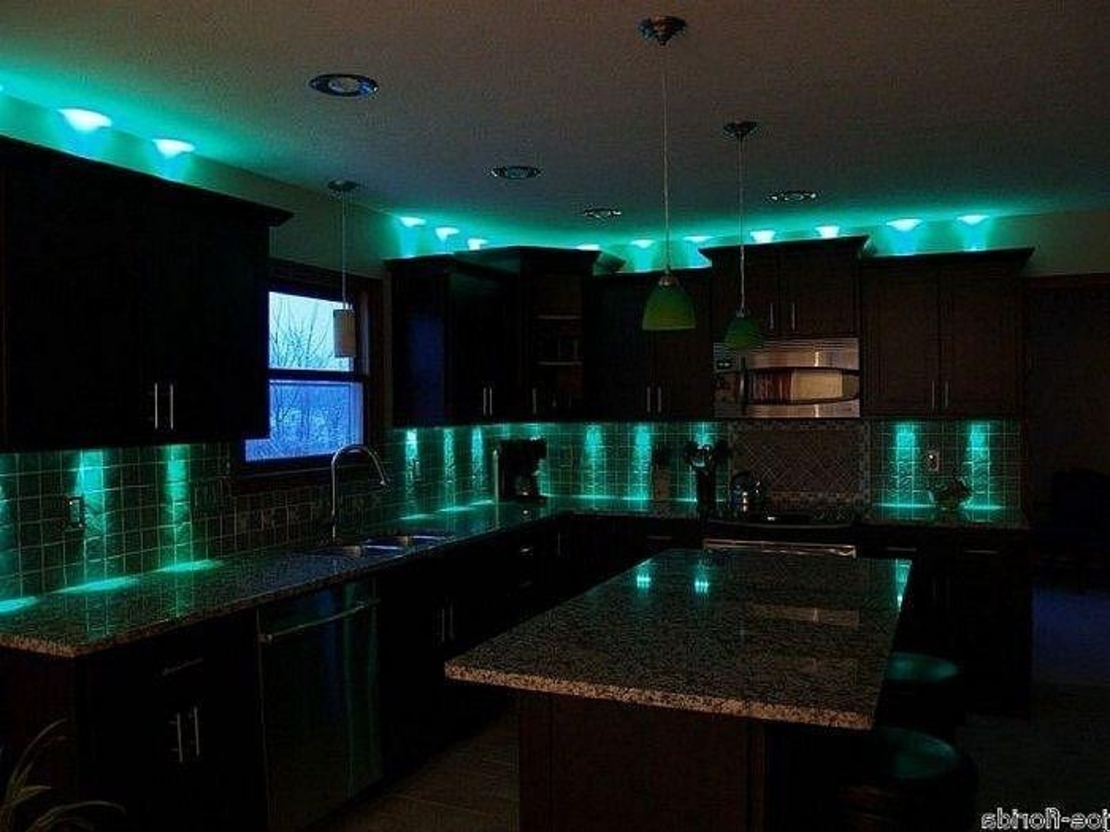 НЕМСКА Wifi Smart LED лента RGB 5м. с дистанционно + ЛЕД ФЕНЕР