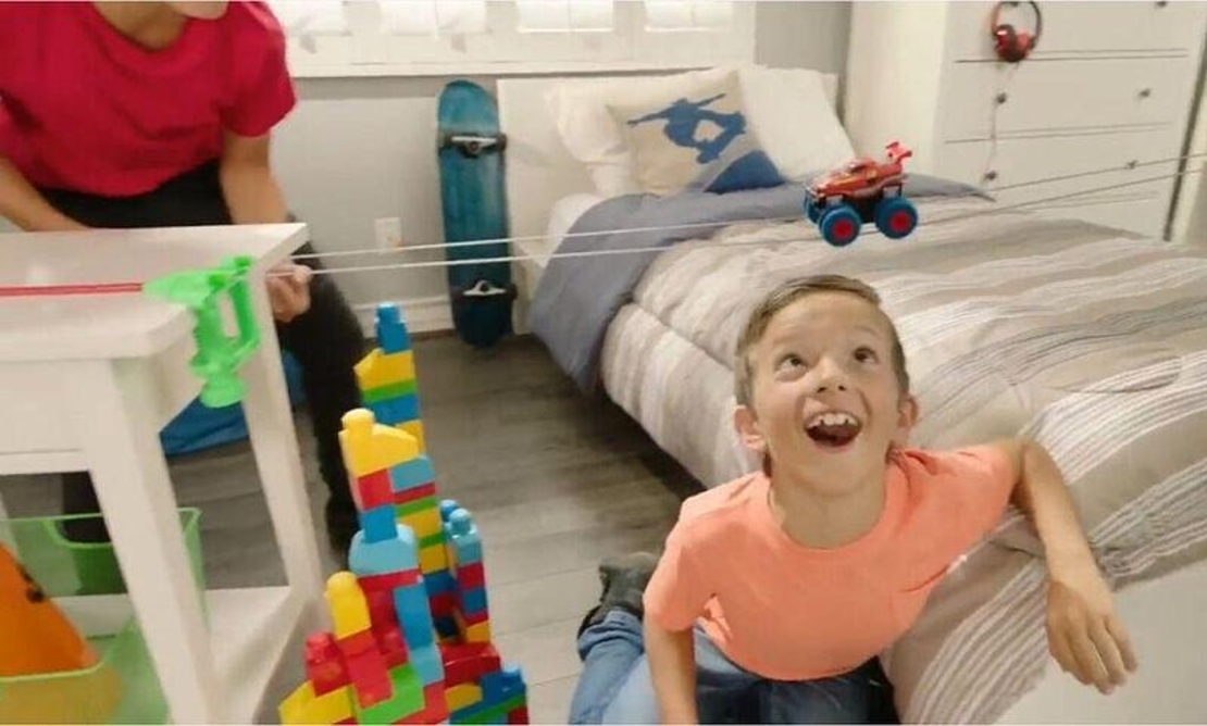 НЕМСКИ Чудовищен Комплект за Трикове Trix Trux- коли, писта и рампи + ЛЕД ФЕНЕР