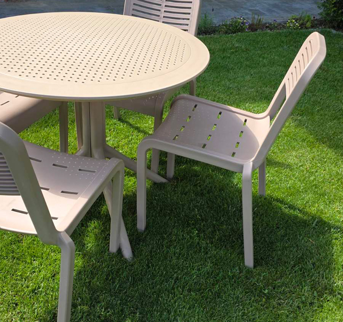 НЕМСКИ Комплект Мария 4 Стола С Маса + Подарък ЛЕД ФЕНЕР