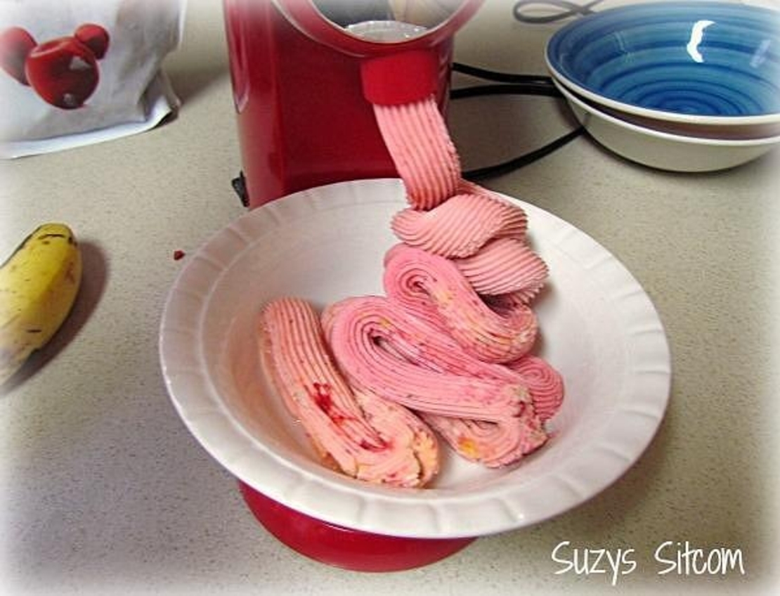 НЕМСКИ Машина За здравословен домашен сладолед Swirlio, Червен + ЛЕД ФЕНЕР