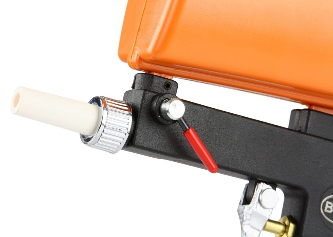 НЕМСКИ Пистолет за пясъкоструйка 560гр 6мм 6 bar BJC + ЛЕД ФЕНЕР