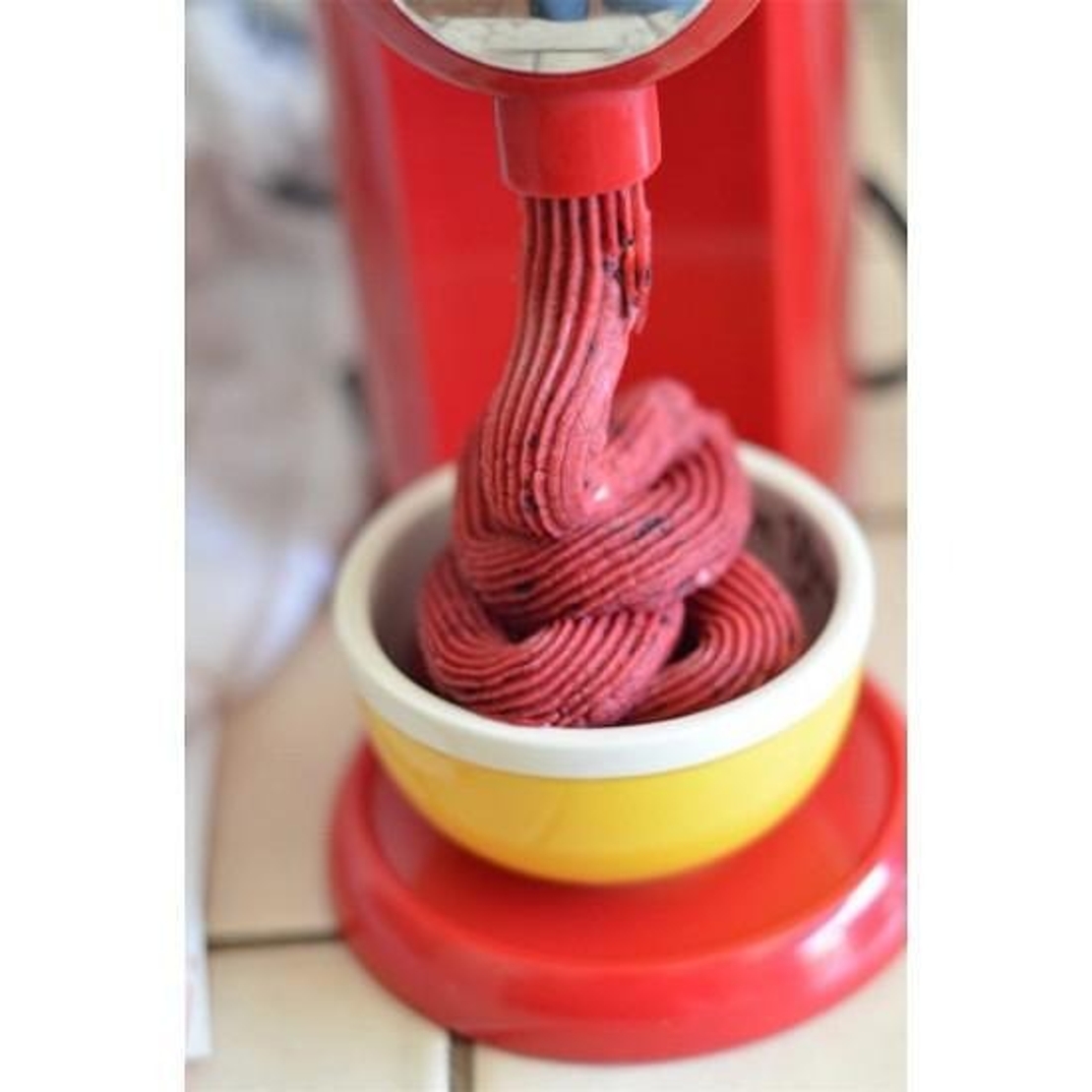 НЕМСКИ Машина За здравословен домашен сладолед Swirlio, Червен + ЛЕД ФЕНЕР