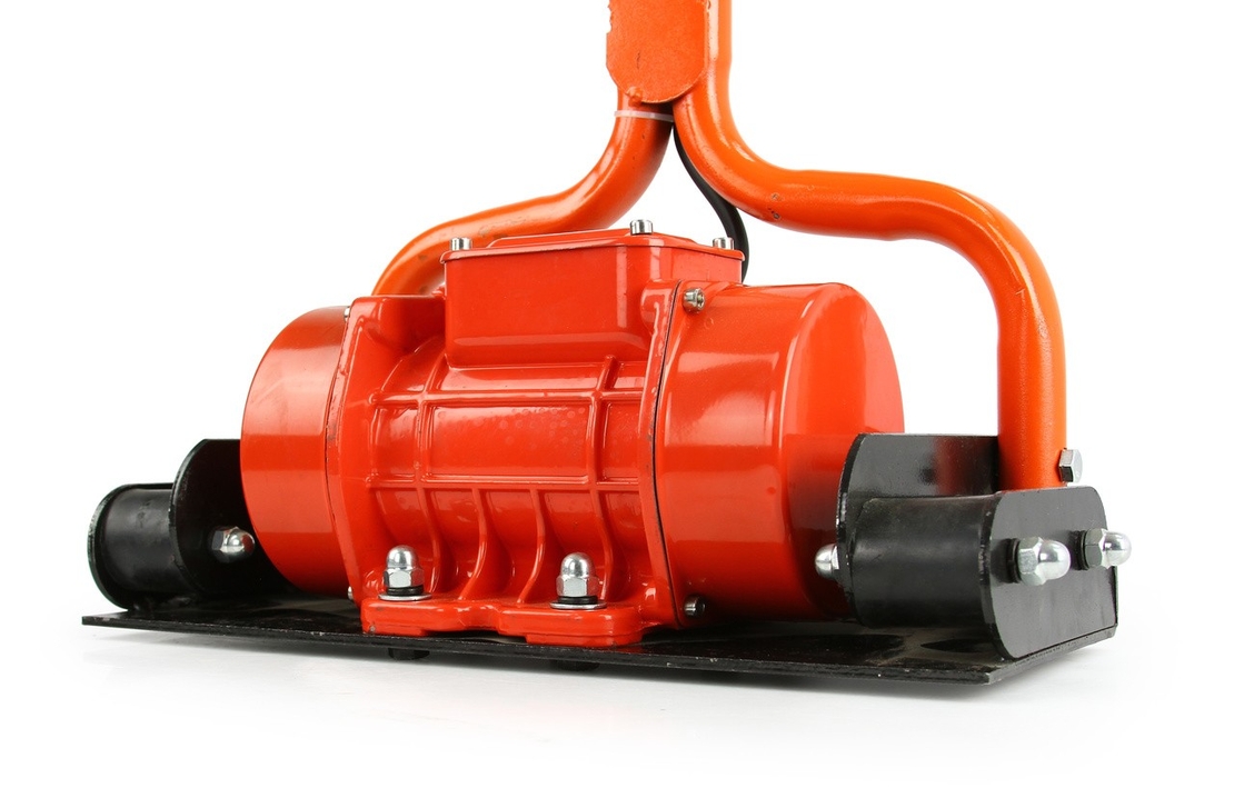 НЕМСКИ ВИБРОМАСТАР ЕЛЕКТРИЧЕСКИ ЗА БЕТОН С ЛЕНТА 1.5 М 14 СМ RIPPER ВИБРО МАСТАР + ЛЕД ФЕНЕР