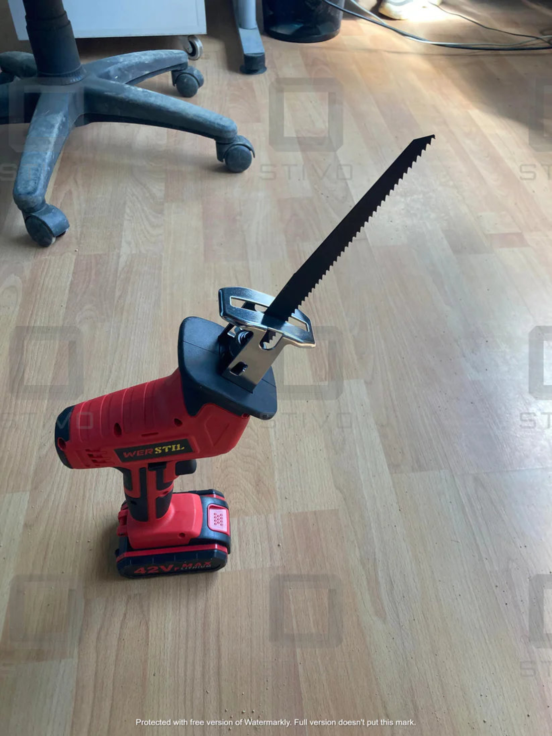 НЕМСКИ Акумулаторен Саблен Прав Трион WERSTIL Комплект + ЛЕД ФЕНЕР