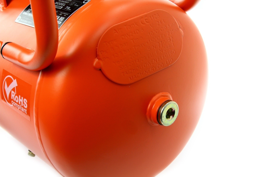 НЕМСКИ КОМПРЕСОР ЗА ВЪЗДУХ МОНОФАЗЕН БЕЗМАСЛЕН БУТАЛЕН 24 ЛИТРА BJC + ЛЕД ФЕНЕР