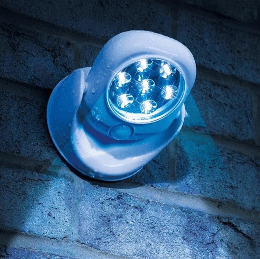 НЕМСКИ LED лампа с датчик зa движение, Работи на батерии + ЛЕД ФЕНЕР