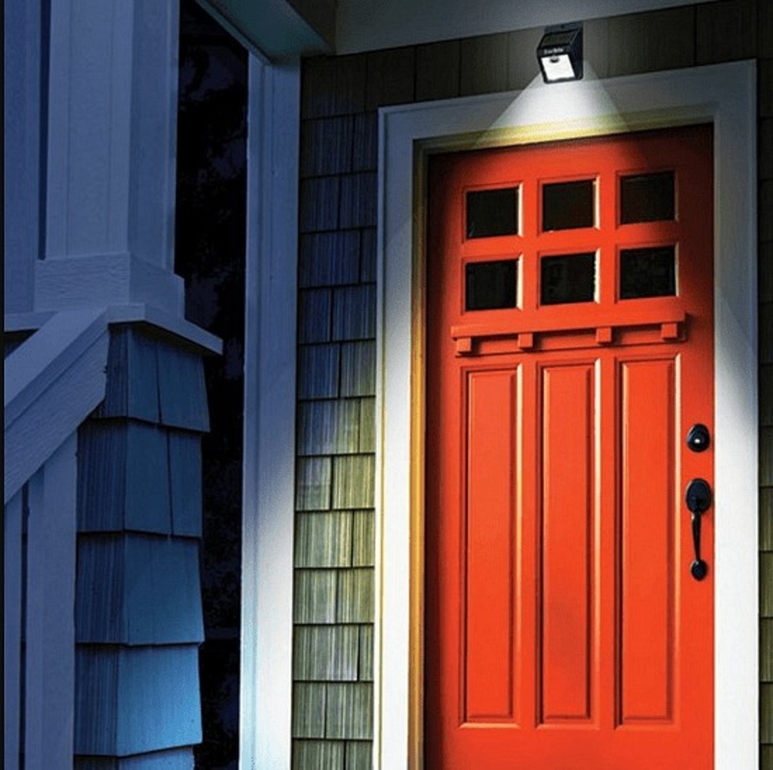 НЕМСКА Соларна LED лампа с датчик за движение, Перфектна за поставяне на открито + ЛЕД ФЕНЕР