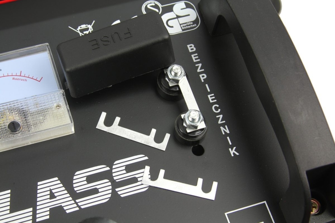 НЕМСКО Зарядно Стартерно Устройство за Акумулатор MAR-POL 750 60-900AH + ЛЕД ФЕНЕР