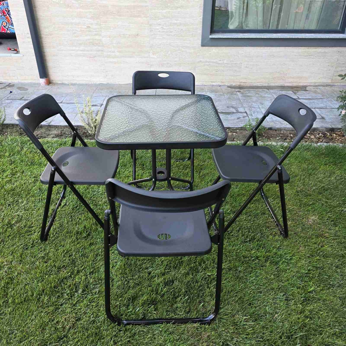 НЕМСКА Квадратна Маса Със Стъкло + 4 Сгъваеми Стола – 60 см +ЛЕД ФЕНЕР