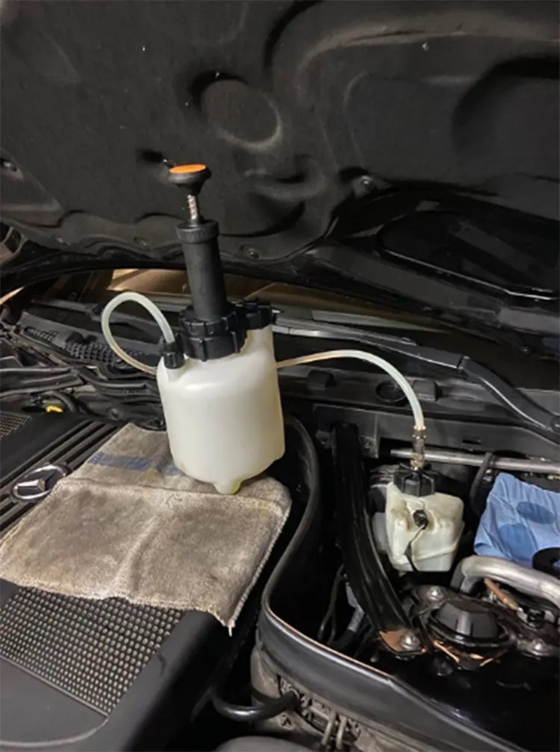 НЕМСКА Пневматична Система за Смяна на Спирачна Течност 3+1 литра STAHLMAYER + ЛЕД ФЕНЕР