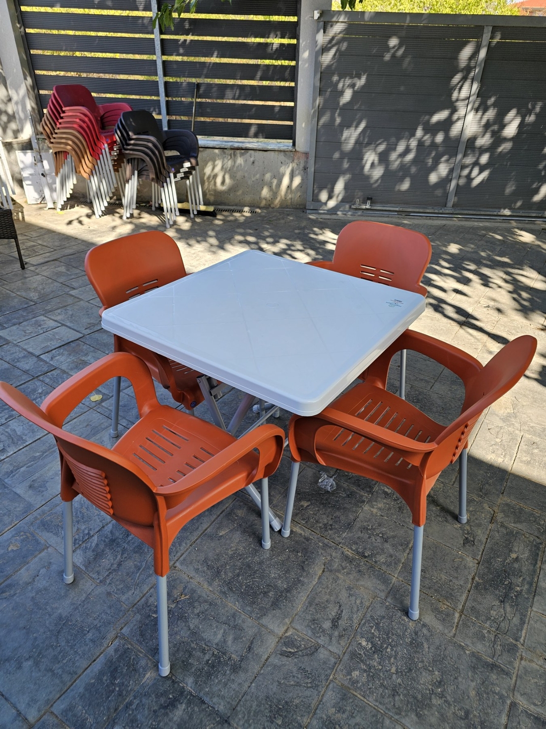 НЕМСКИ Комплект Маса С 4 Стола EYFELs + Подарък ЛЕД ФЕНЕР