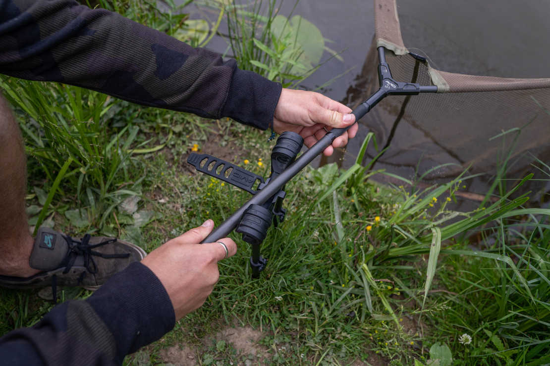 LOK DOWN LANDING NET HOLDER
