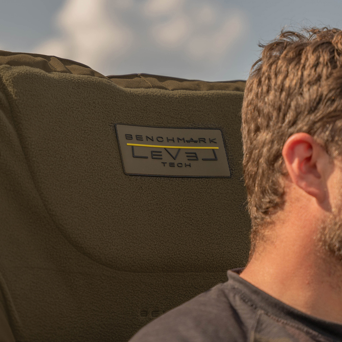 BENCHMARK LEVELTECH HI-BACK RECLINER CHAIR