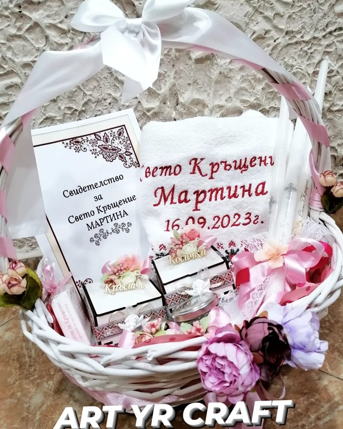 🌸 Луксозен комплект за Свето Кръщение в кошница – персонализиран с име и дата
