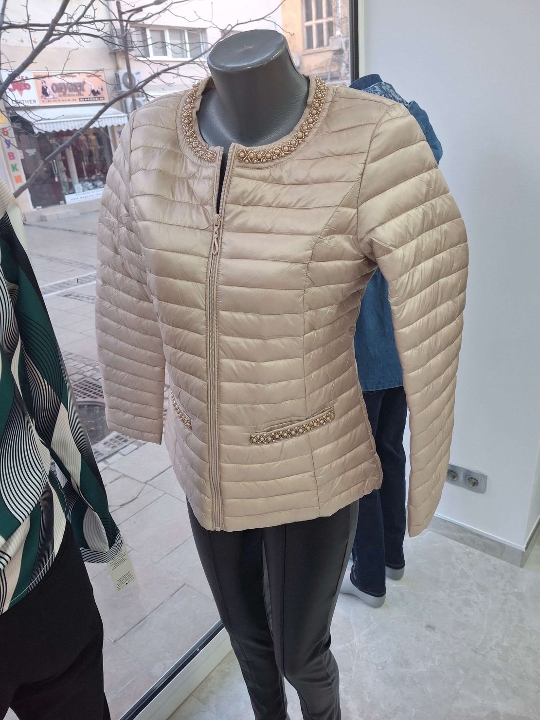 Дамско яке с перли
