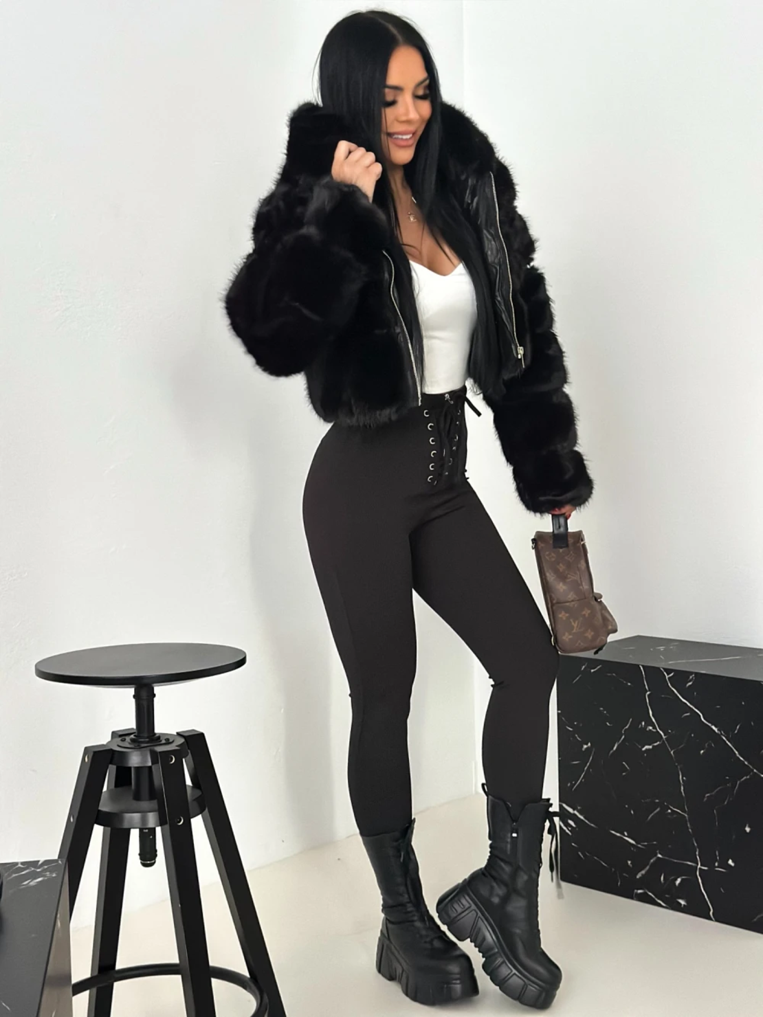 Дамско късо палто с качулка