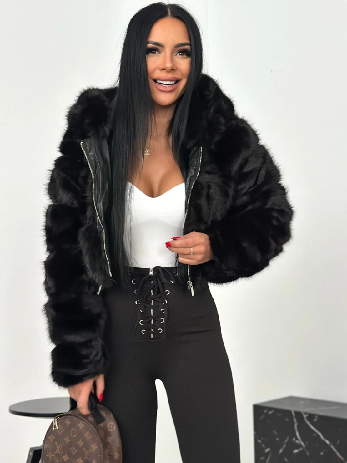 Дамско късо палто с качулка