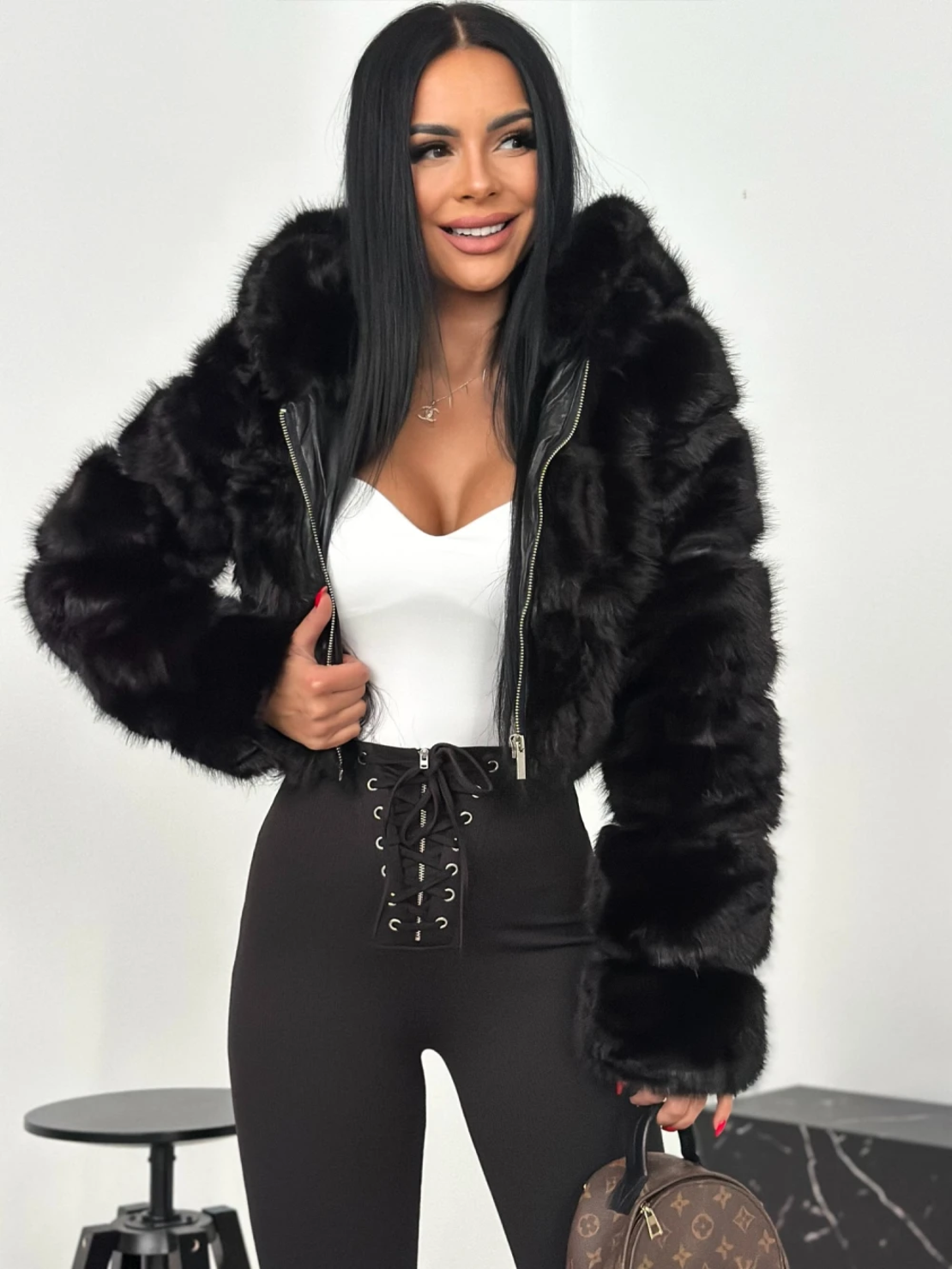 Дамско късо палто с качулка