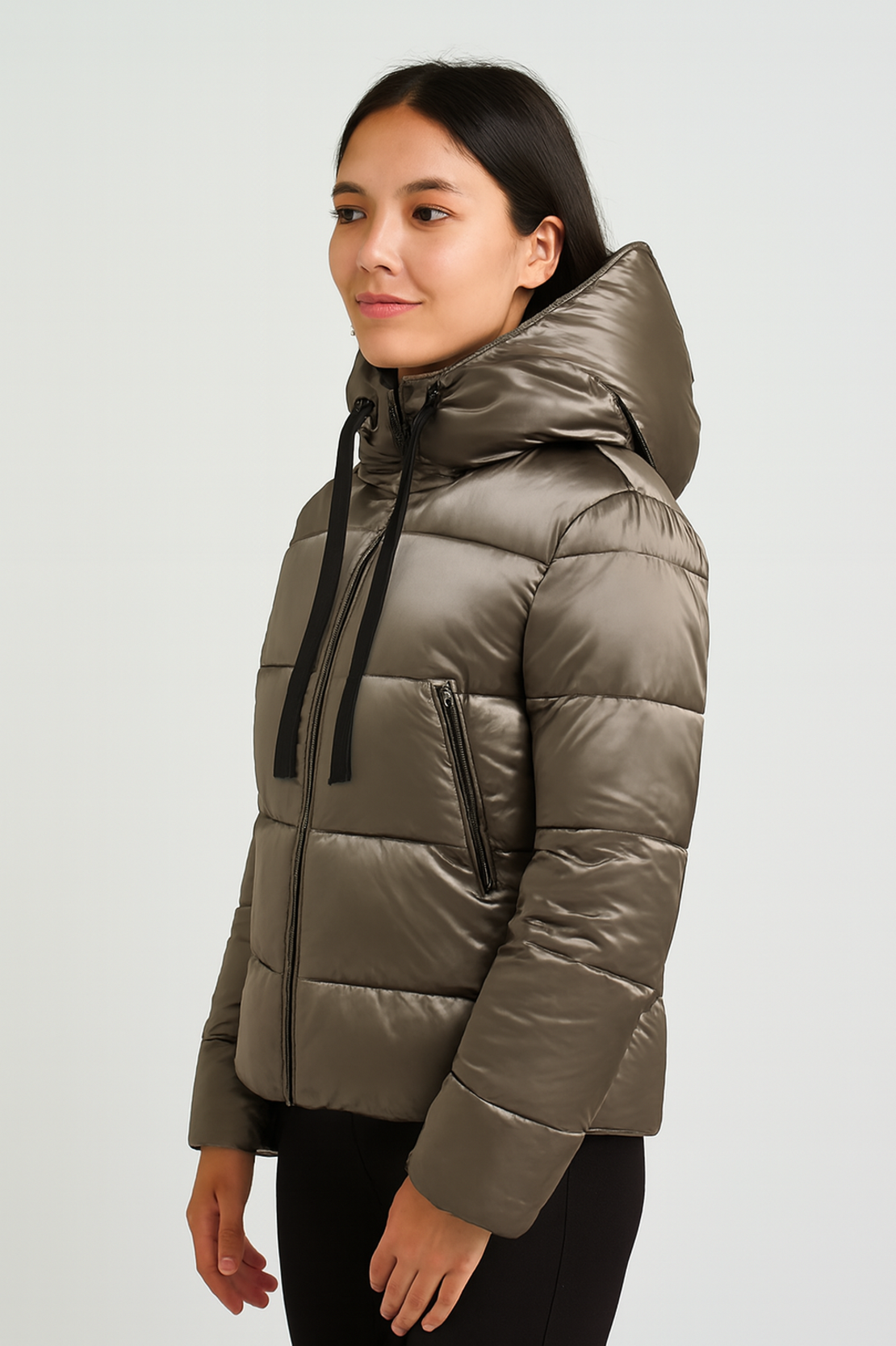 Металическо дамско яке с качулка