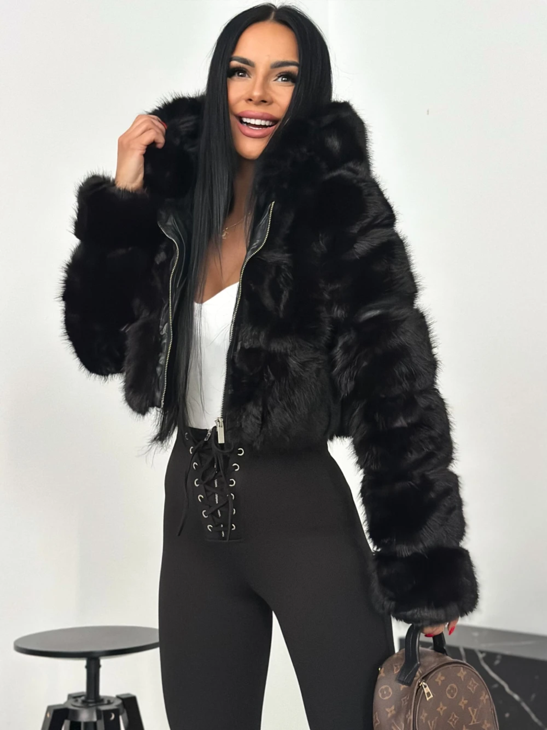 Дамско късо палто с качулка