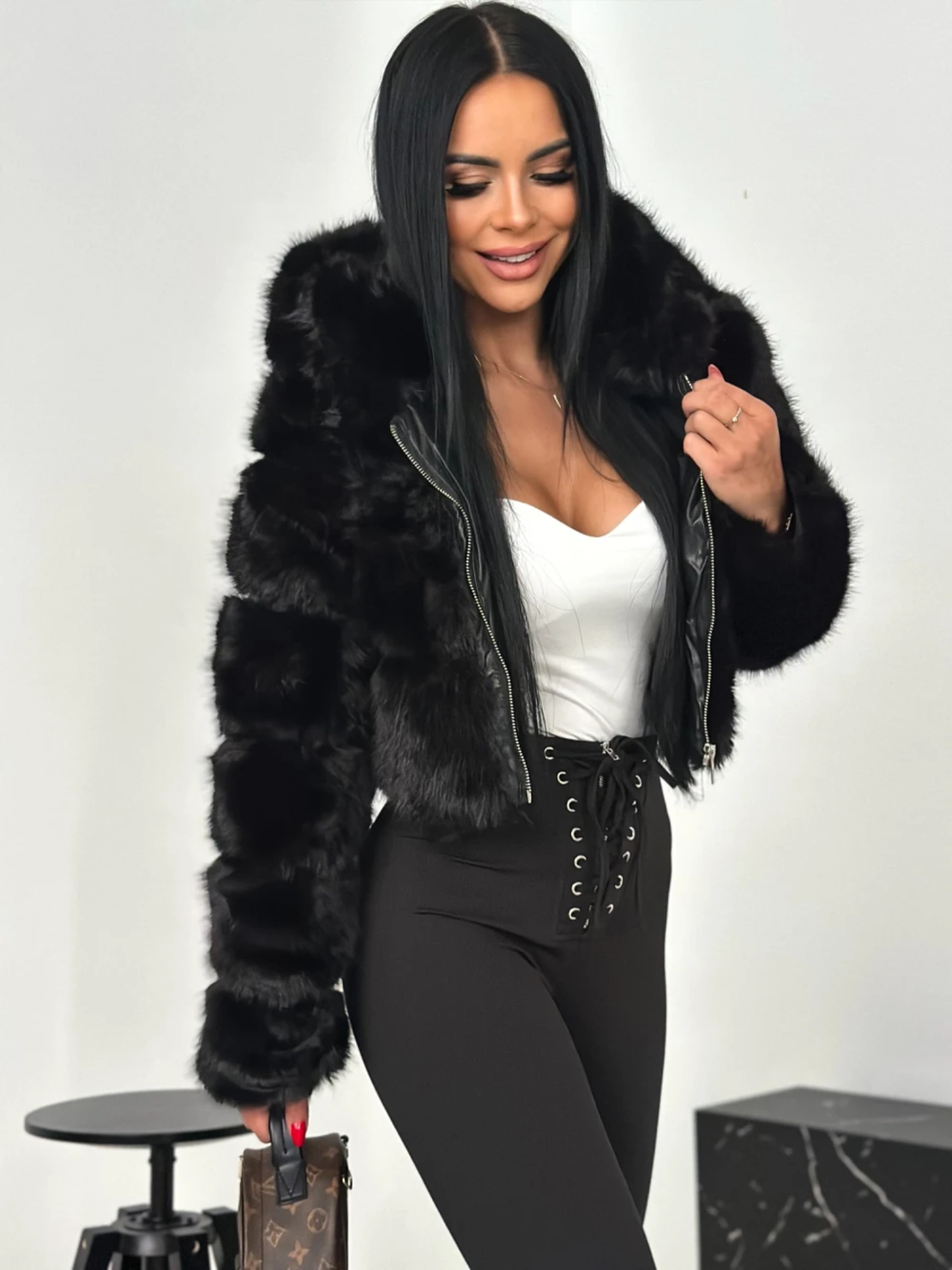 Дамско късо палто с качулка