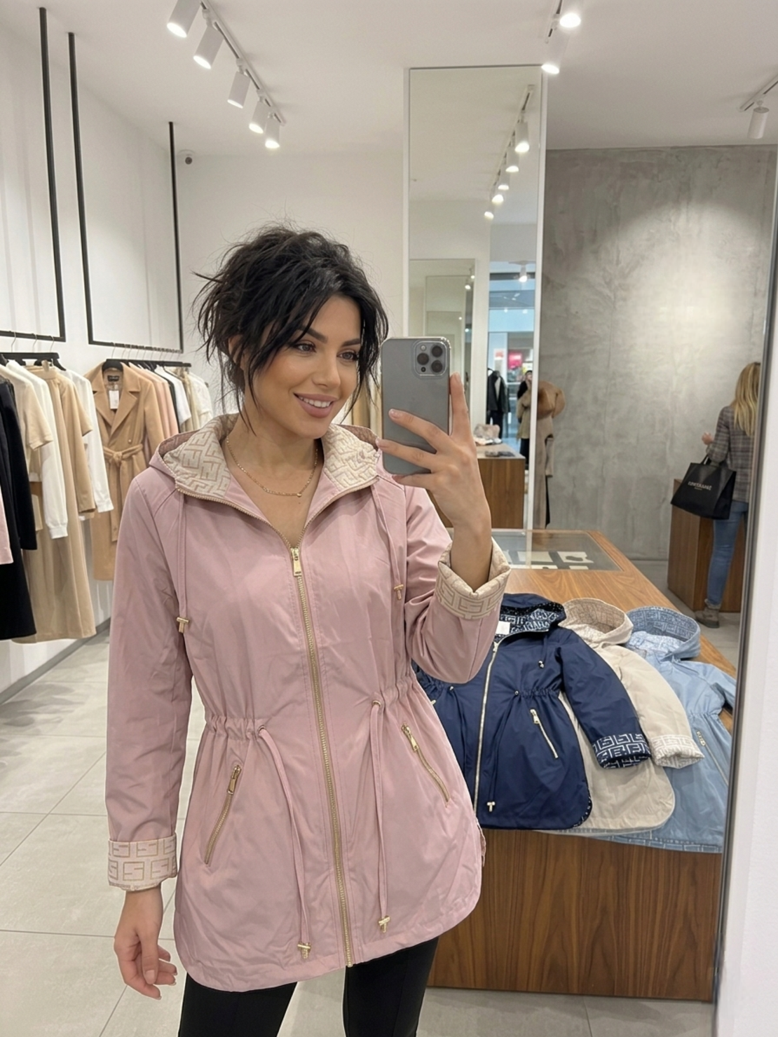 Преходно яке в розово