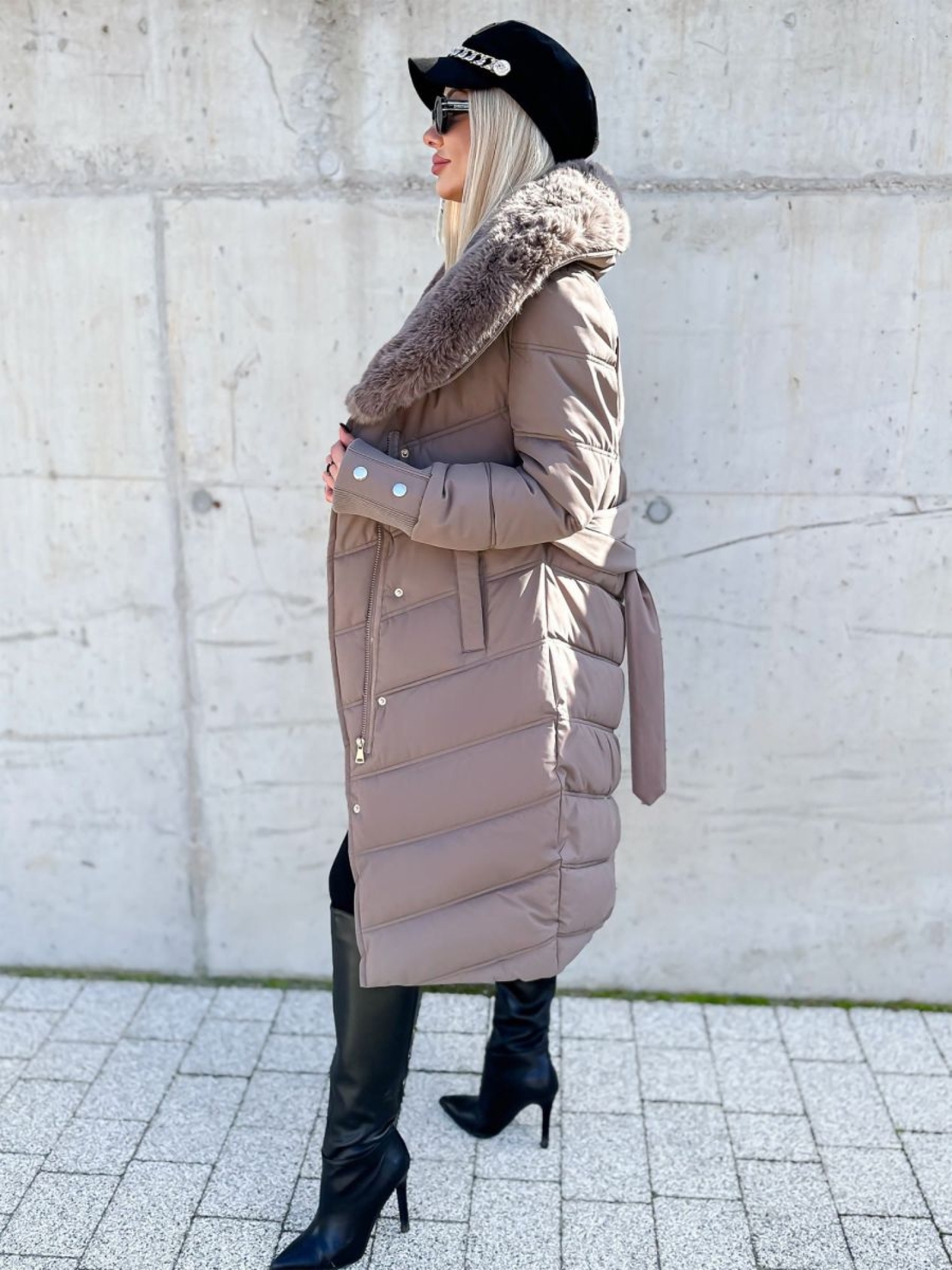 Елегантно капитонирано палто с удължен силует