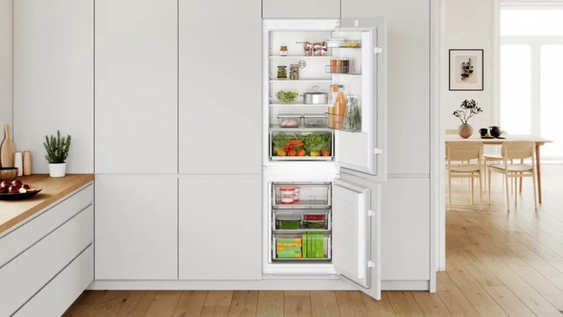 Хладилник за вграждане Bosch KIN86NSE0