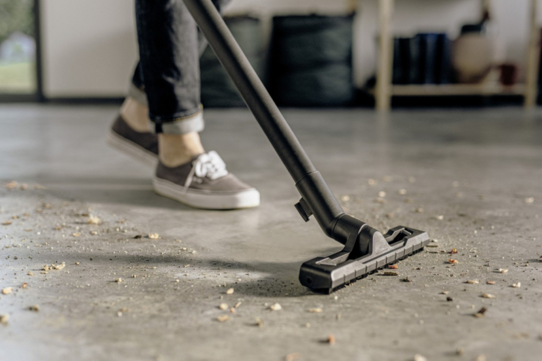 Мултифункционална смукачка KARCHER WD 4 V-20/5/22 16282090