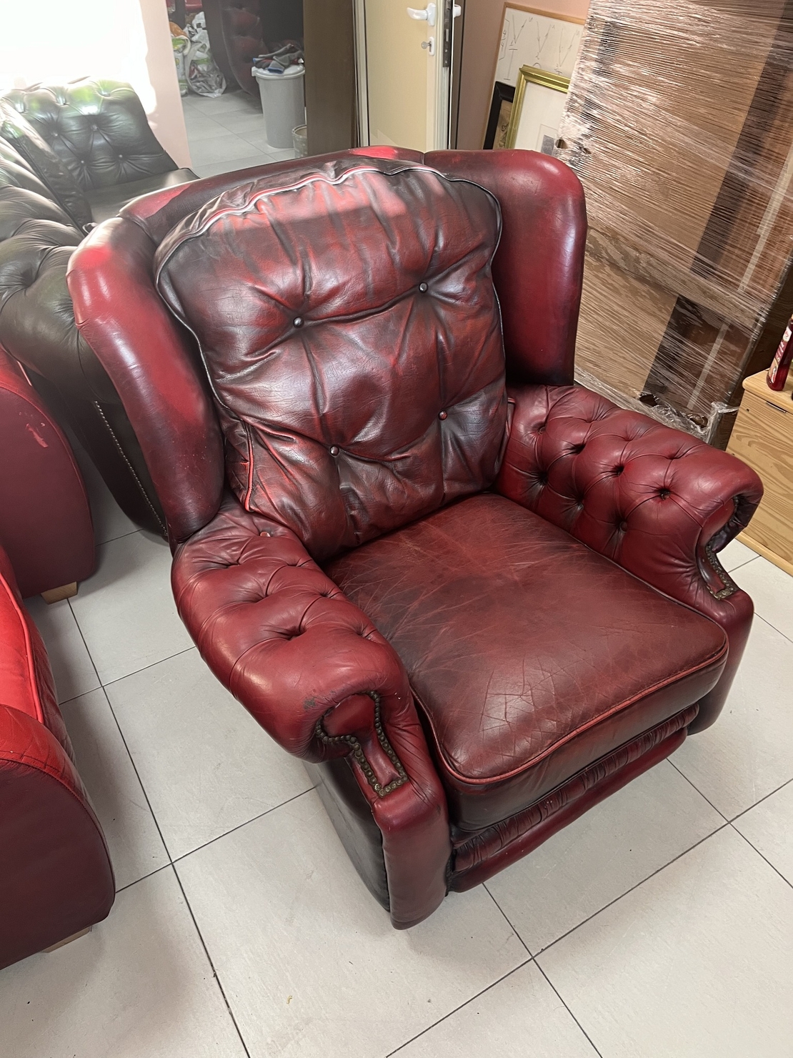 Кресло Честърфийлд модел Pegasus, цвят Oxblood (телешка кръв)