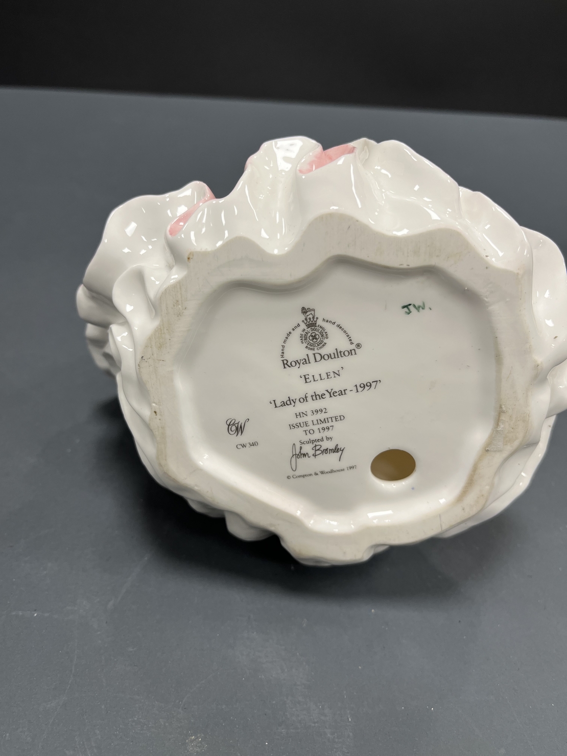 Royal Doulton порцеланова фигура в розово.