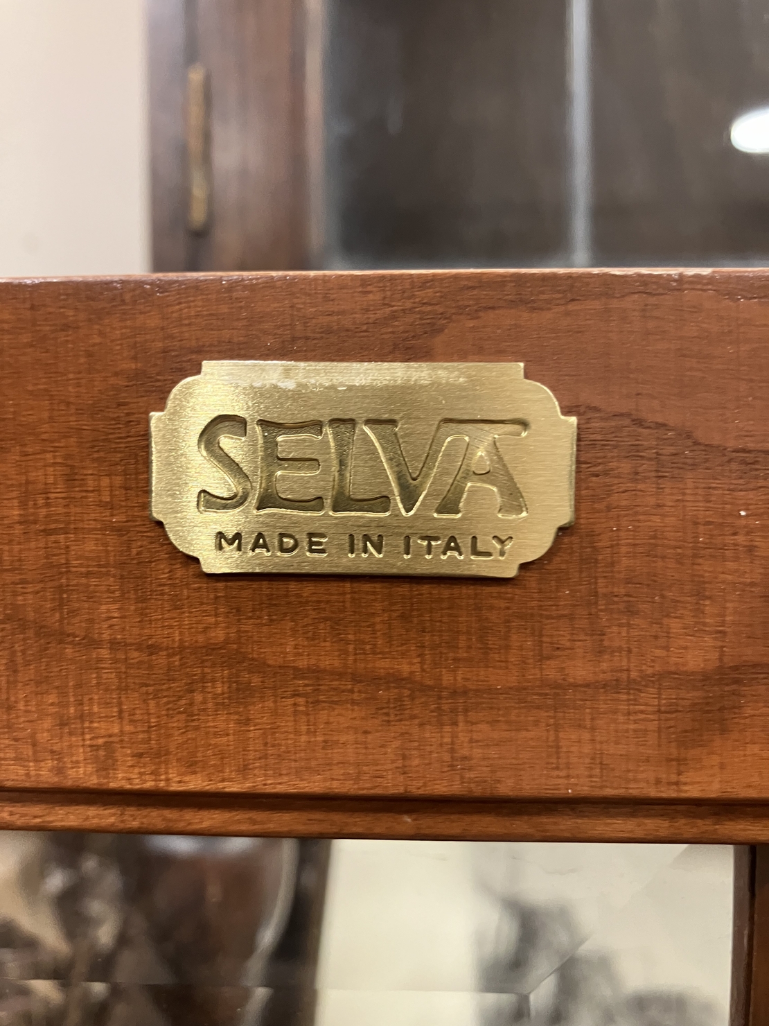 Витрина Selva
